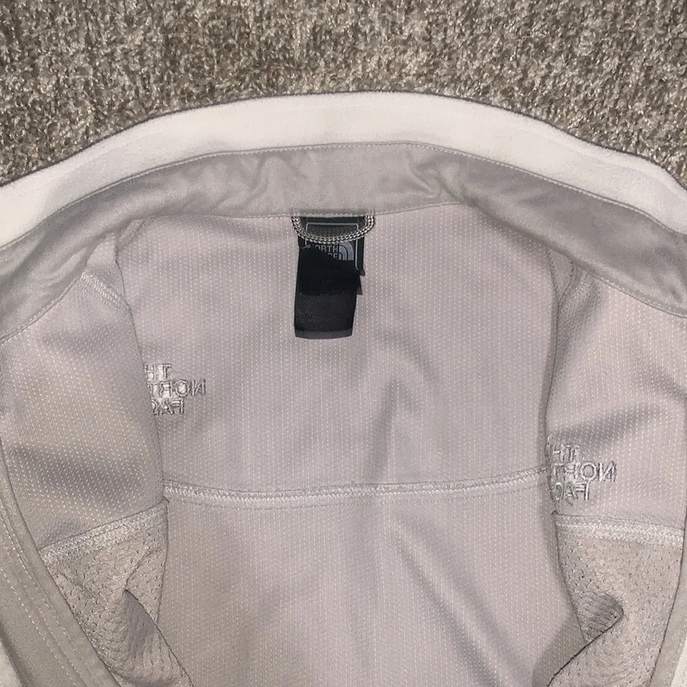 Off white/cream colored north face vest - Picture 3 of 3